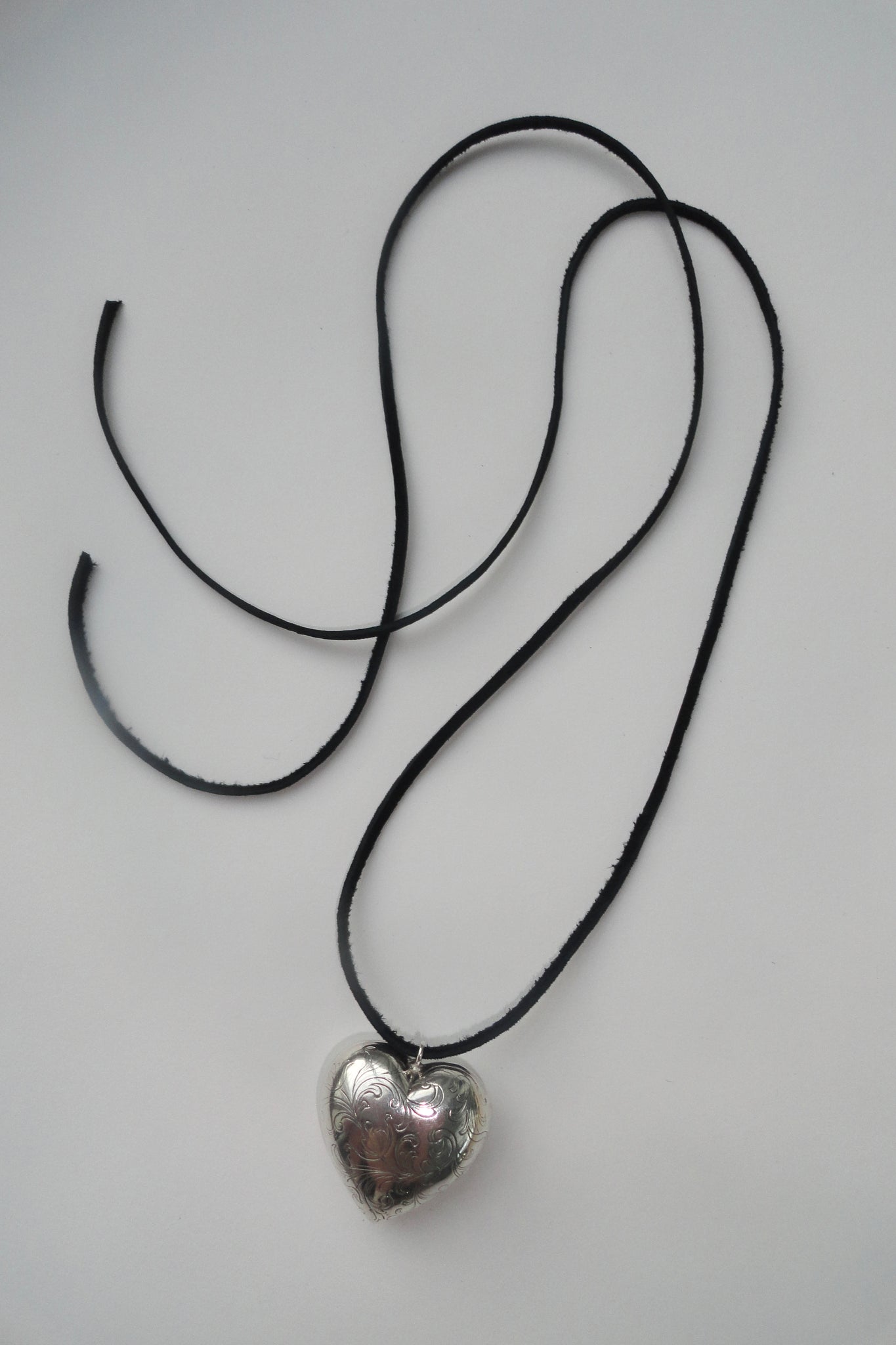 XL Etched Silver Puffy Heart Pendant Choker