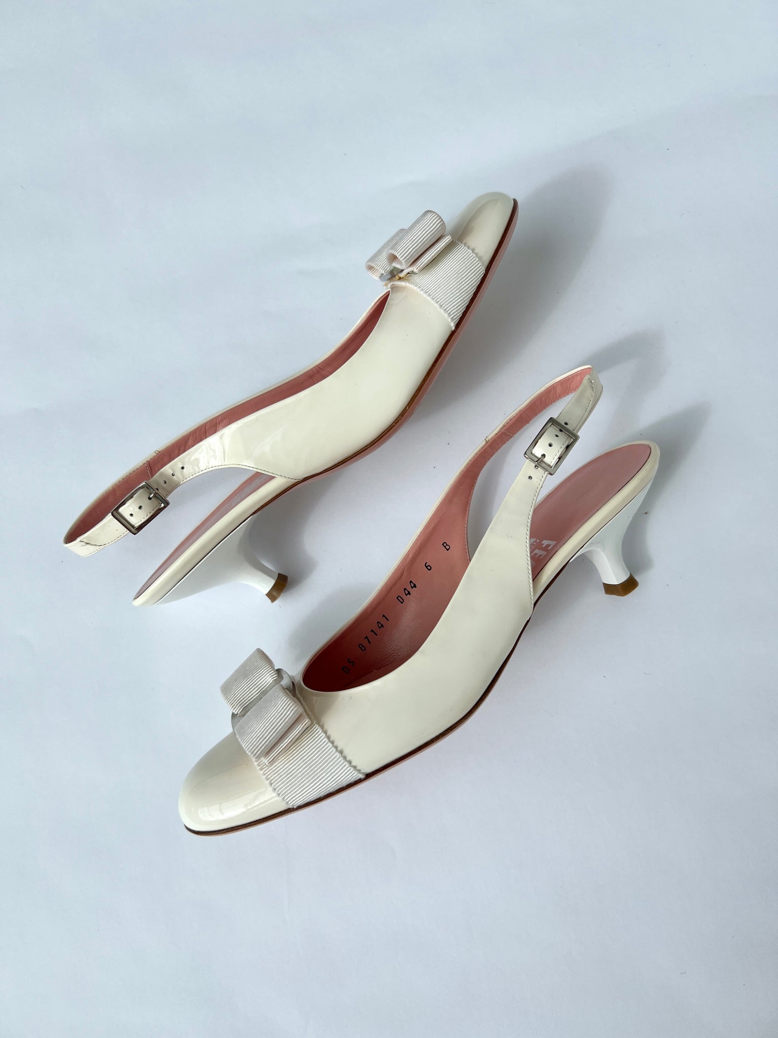 Ferragamo White Patent Leather Bow Slingback Heels - 5.5